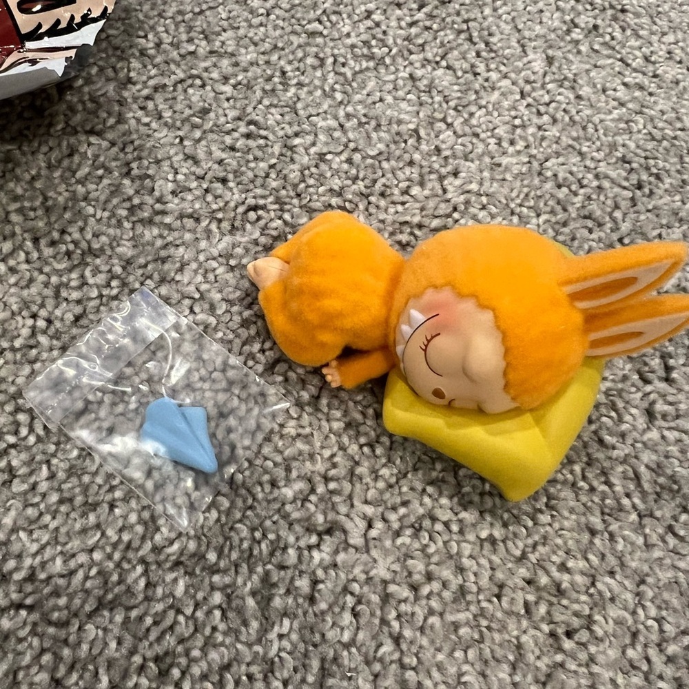 THE MONSTERS 1:00 A.M. Series Figures "Sweet Dream Time" - Picture 8 of 9